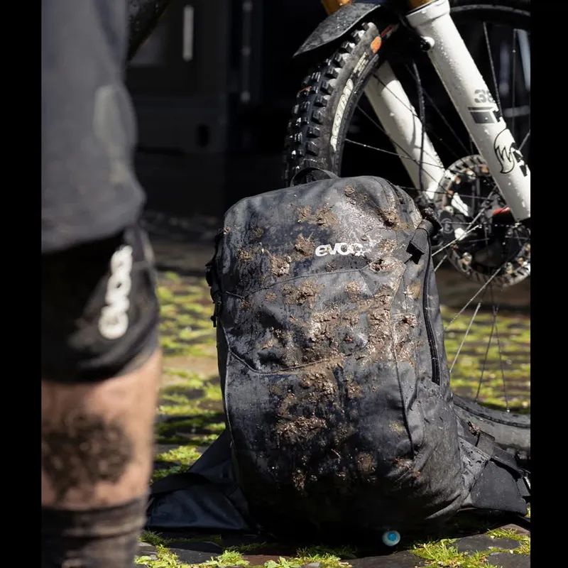 Evoc Ride Backpack + 2L Bladder - Image 6